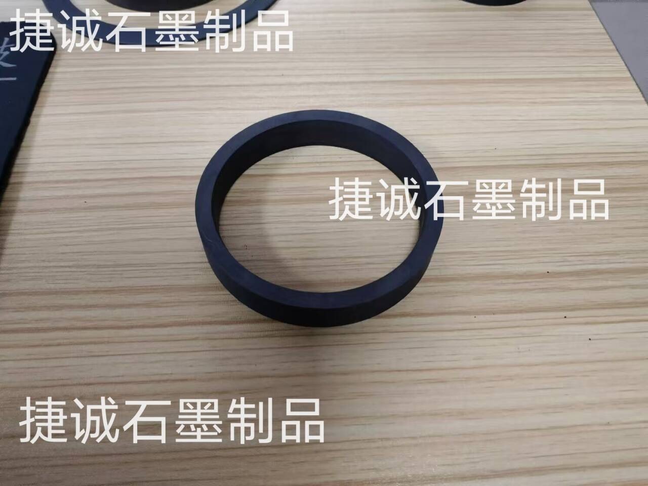 石墨烧结轴承，石墨轴承，浸渍石墨轴承，石墨轴承套，石墨轴承加工，浸树脂石墨轴承，石墨轴承套，石墨轴套，石墨轴承加工厂，石墨轴承生产厂家